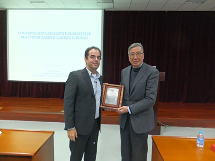 美国加州大学伯克利分校Dean Toste教授访问重点实验室并做学术报告