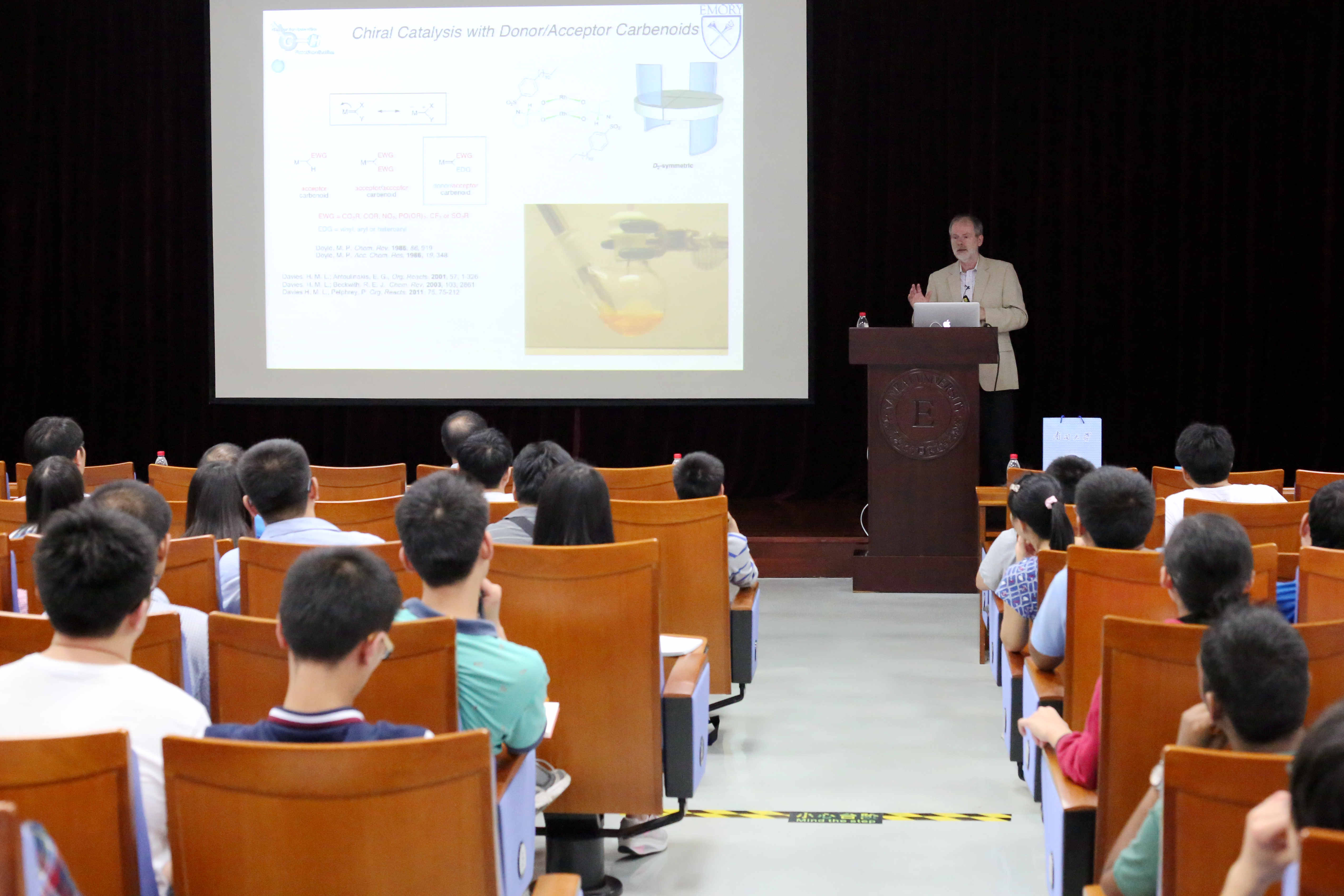 Huw M. L. Davies教授访问元素有机化学国家重点实验室并做学术报告