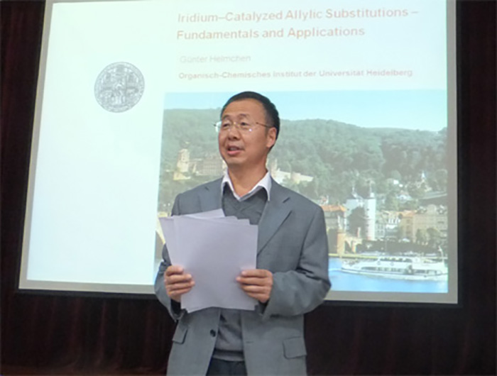 Dr. G. Helmchen教授访问元素有机化学国家重点实验室并做学术报告