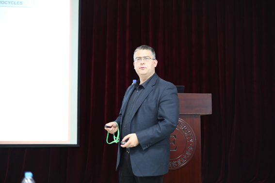 László Kürti教授访问元素有机化学国家重点实验室并做学术报告